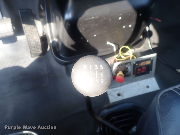 image for item DE0851 1992 Ford F800  crane truck