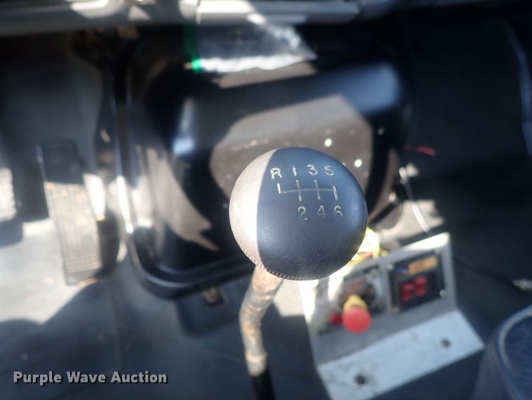 image for item DE0851 1992 Ford F800  crane truck