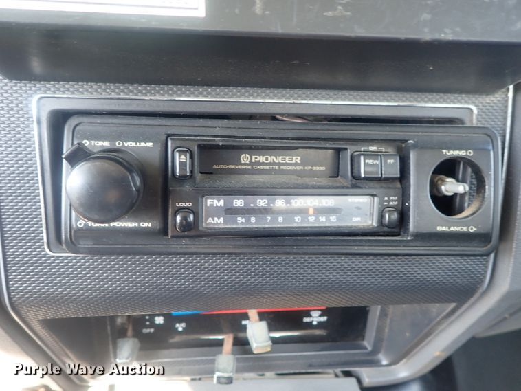 image for item DE0851 1992 Ford F800  crane truck