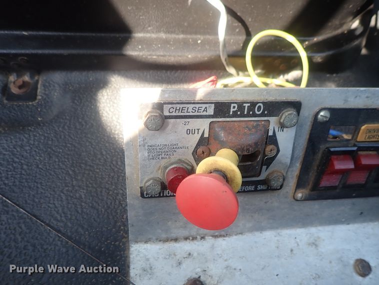 image for item DE0851 1992 Ford F800  crane truck