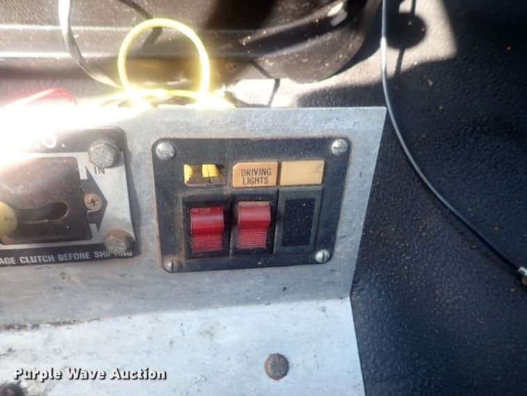 image for item DE0851 1992 Ford F800  crane truck