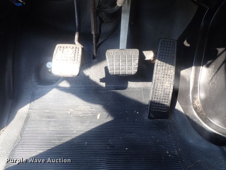 image for item DE0851 1992 Ford F800  crane truck