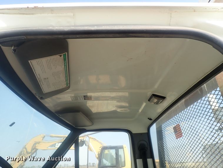 image for item DE0851 1992 Ford F800  crane truck