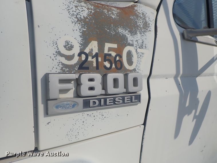 image for item DE0851 1992 Ford F800  crane truck