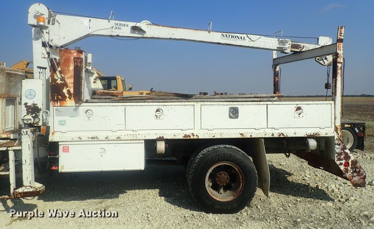 image for item DE0851 1992 Ford F800  crane truck