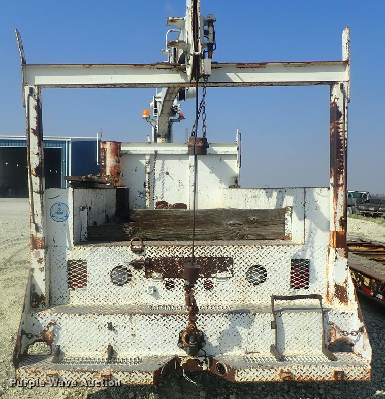 image for item DE0851 1992 Ford F800  crane truck