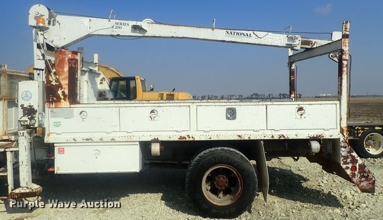 image for item DE0851 1992 Ford F800  crane truck
