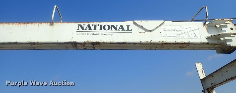 image for item DE0851 1992 Ford F800  crane truck