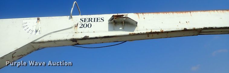 image for item DE0851 1992 Ford F800  crane truck