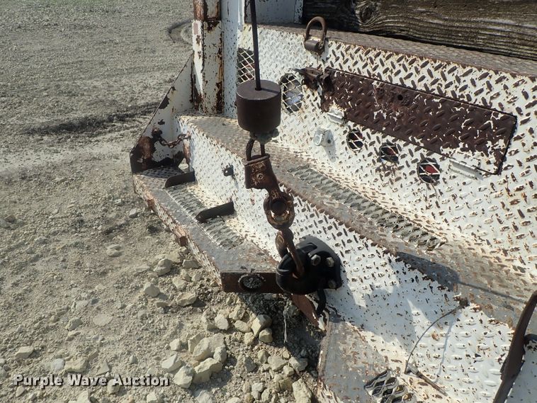 image for item DE0851 1992 Ford F800  crane truck