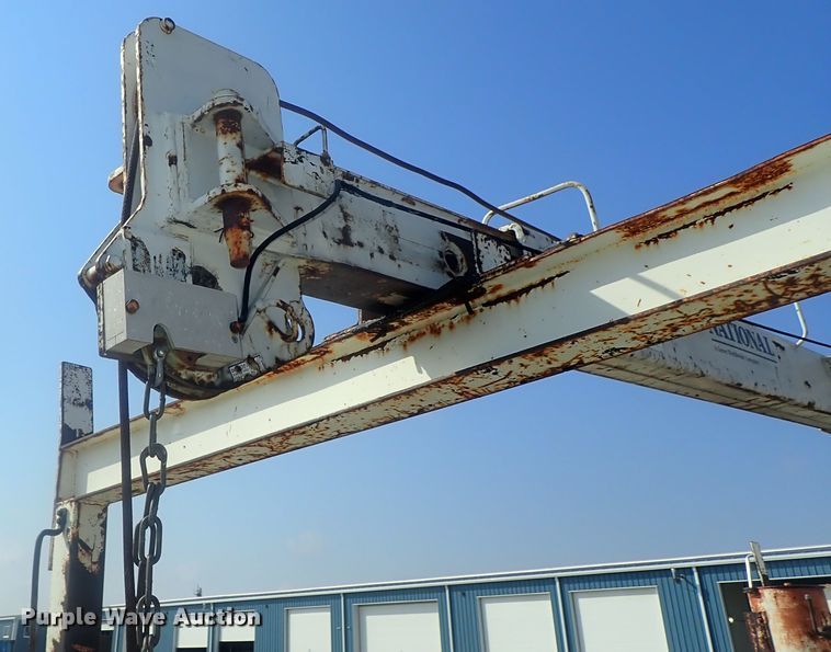 image for item DE0851 1992 Ford F800  crane truck