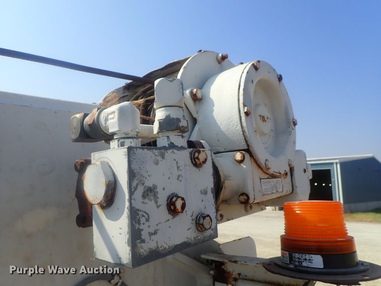 image for item DE0851 1992 Ford F800  crane truck