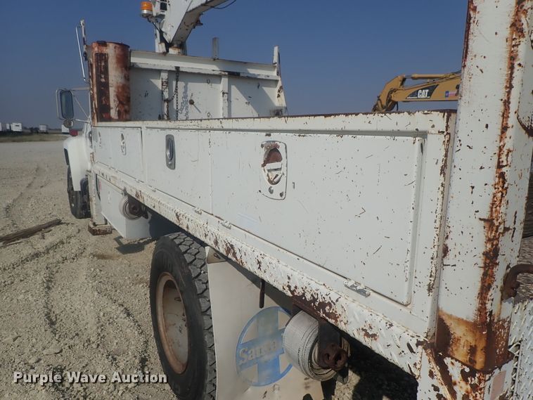 image for item DE0851 1992 Ford F800  crane truck