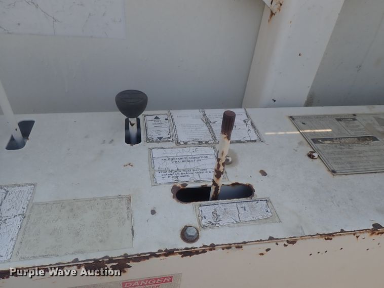 image for item DE0851 1992 Ford F800  crane truck