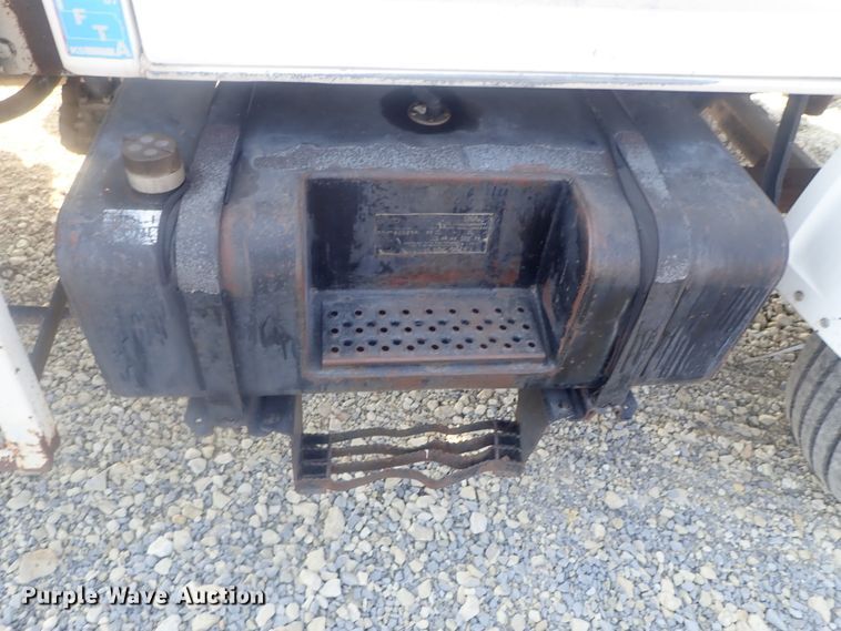 image for item DE0851 1992 Ford F800  crane truck