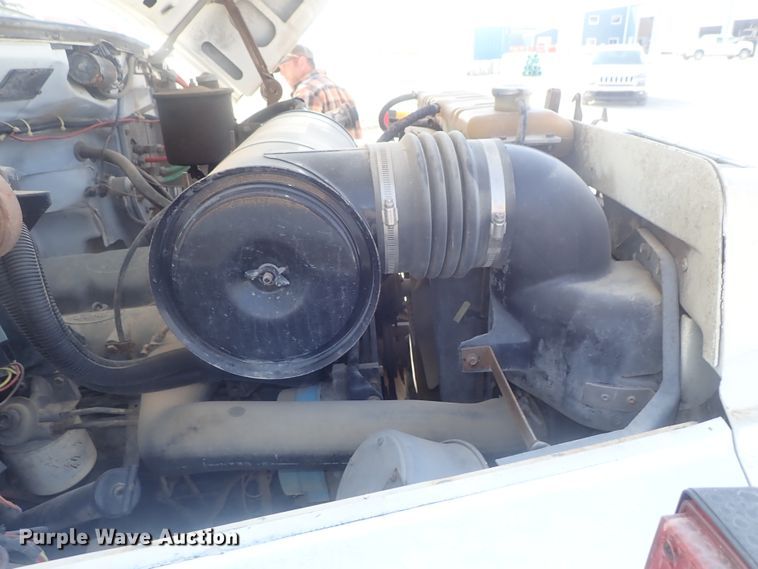 image for item DE0851 1992 Ford F800  crane truck