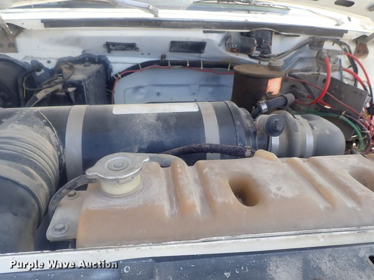 image for item DE0851 1992 Ford F800  crane truck