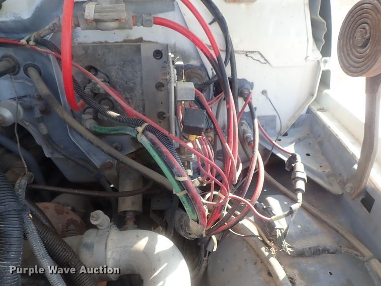 image for item DE0851 1992 Ford F800  crane truck