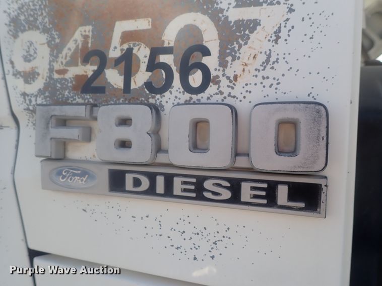 image for item DE0851 1992 Ford F800  crane truck