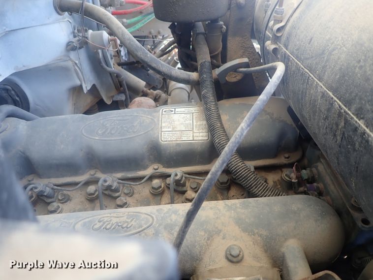 image for item DE0851 1992 Ford F800  crane truck