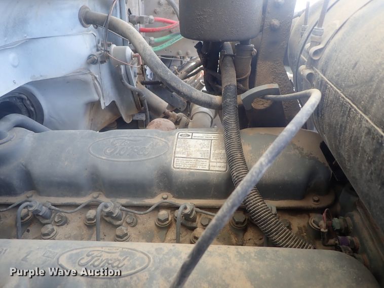 image for item DE0851 1992 Ford F800  crane truck