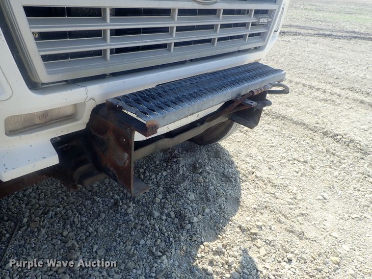 image for item DE0851 1992 Ford F800  crane truck
