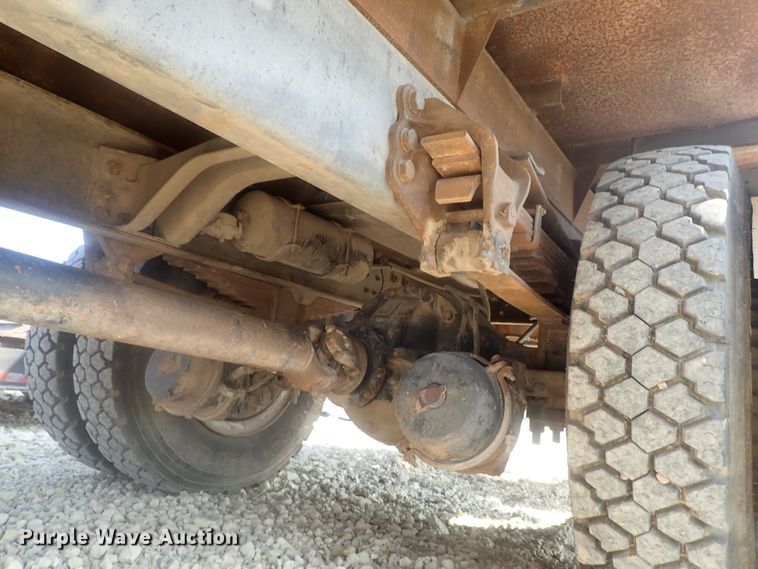 image for item DE0851 1992 Ford F800  crane truck