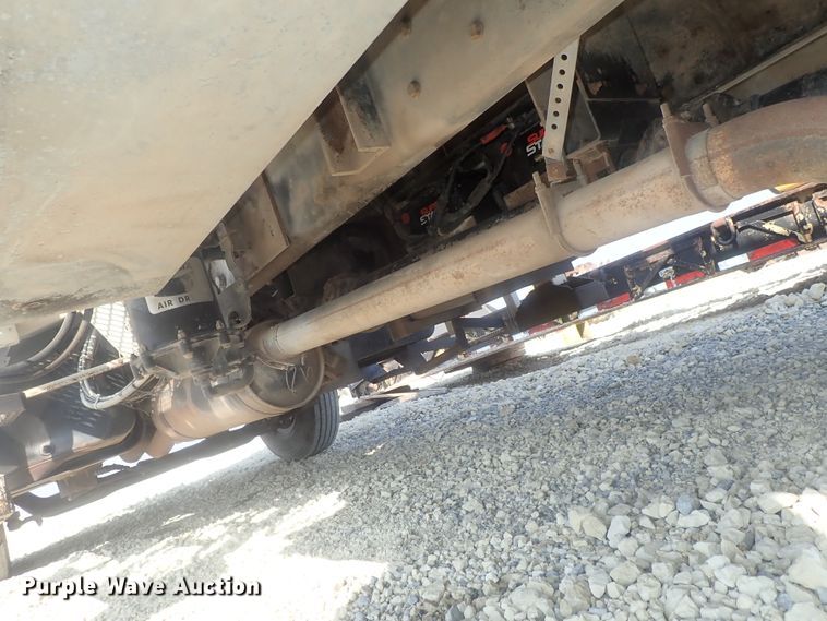 image for item DE0851 1992 Ford F800  crane truck