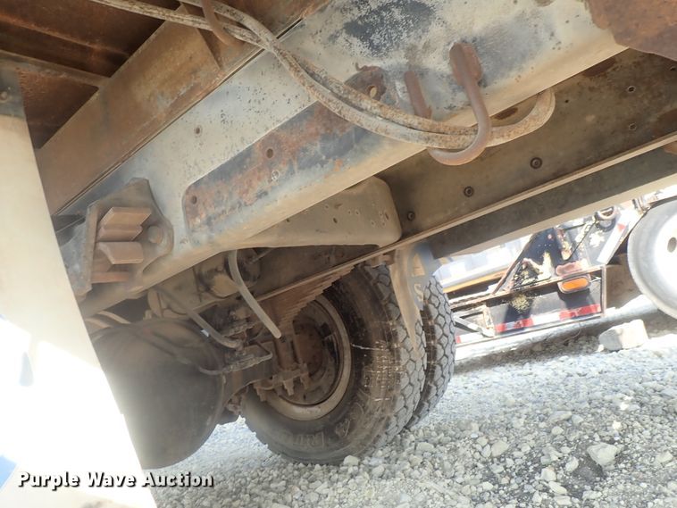 image for item DE0851 1992 Ford F800  crane truck