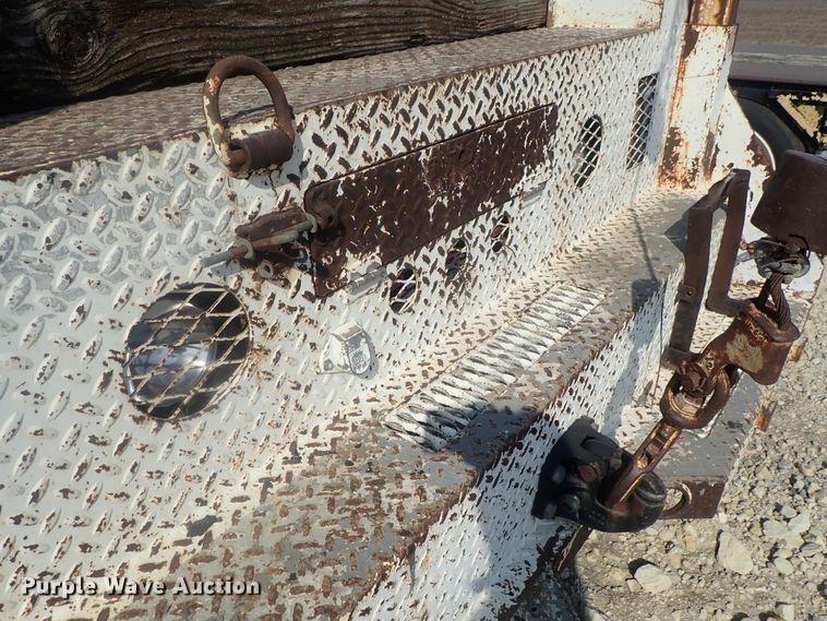 image for item DE0851 1992 Ford F800  crane truck