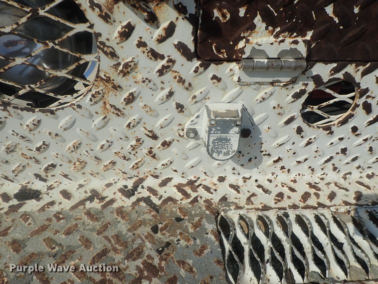 image for item DE0851 1992 Ford F800  crane truck