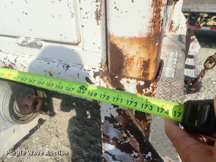 image for item DE0851 1992 Ford F800  crane truck