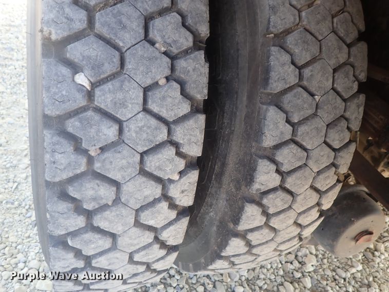 image for item DE0851 1992 Ford F800  crane truck