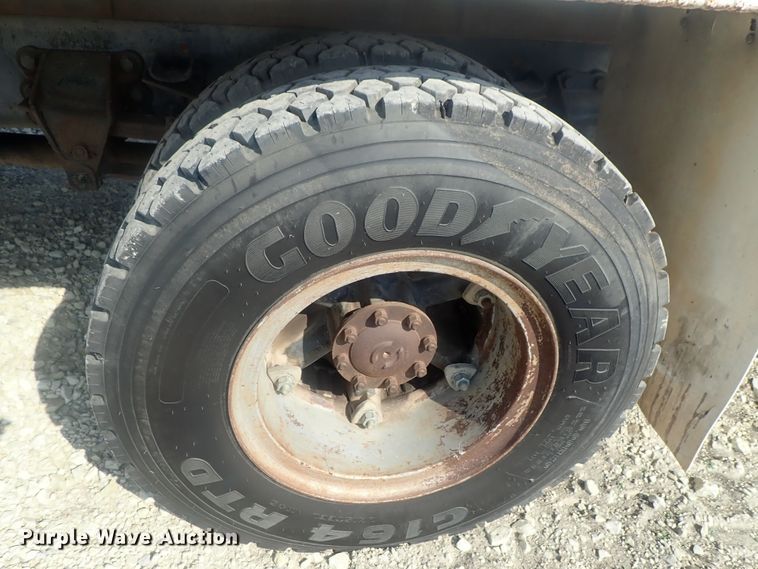 image for item DE0851 1992 Ford F800  crane truck