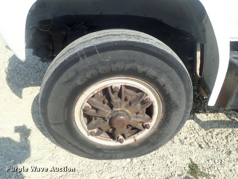 image for item DE0851 1992 Ford F800  crane truck