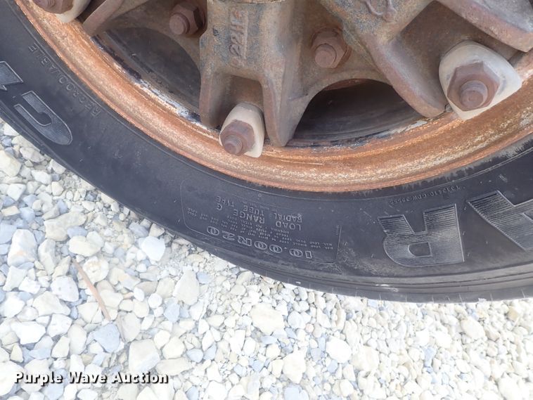 image for item DE0851 1992 Ford F800  crane truck