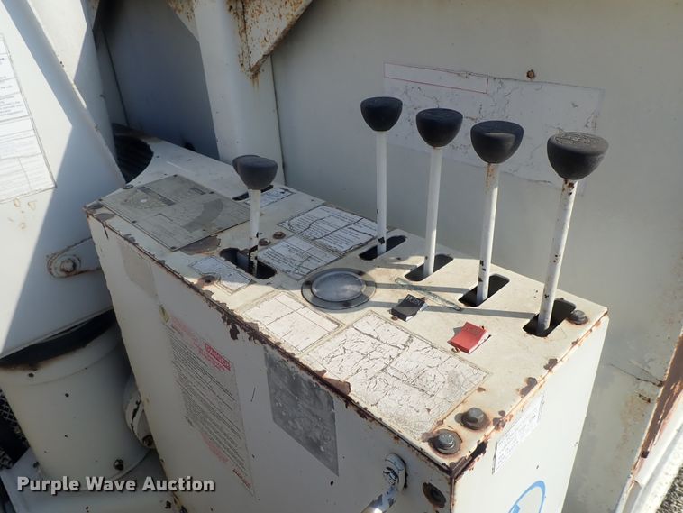 image for item DE0851 1992 Ford F800  crane truck