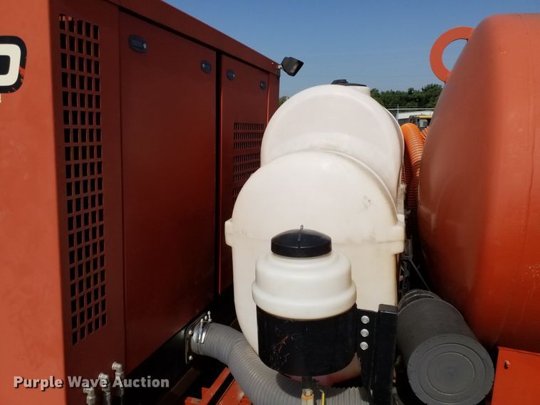 image for item DE7019 2004 Ditch Witch FX60 vacuum excavator