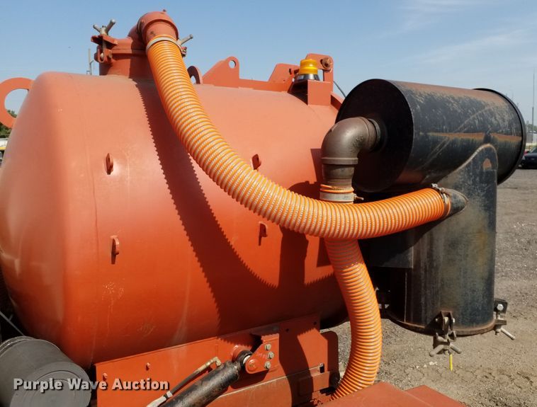 image for item DE7019 2004 Ditch Witch FX60 vacuum excavator