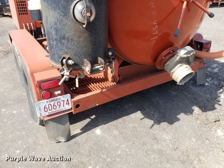 image for item DE7019 2004 Ditch Witch FX60 vacuum excavator