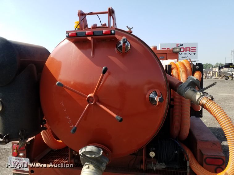 image for item DE7019 2004 Ditch Witch FX60 vacuum excavator