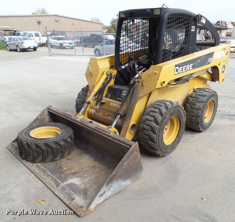 image for item DF0904 2005 John Deere 325  skid steer loader