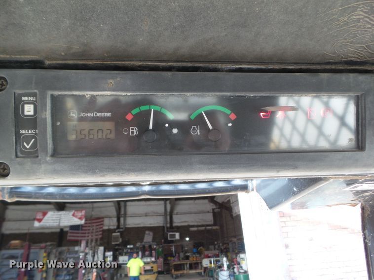 image for item DF0904 2005 John Deere 325  skid steer loader