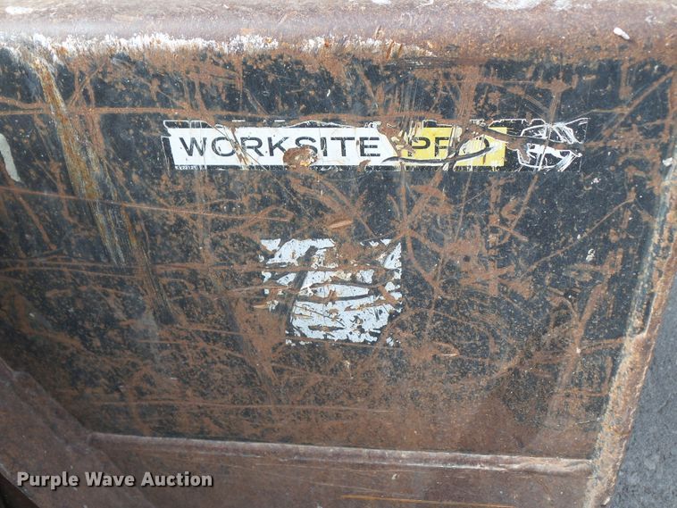 image for item DF0904 2005 John Deere 325  skid steer loader