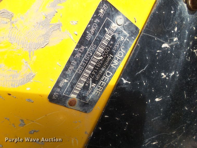 image for item DF0904 2005 John Deere 325  skid steer loader