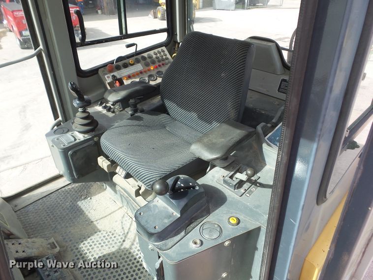 image for item DF0905 2004 John Deere 655C  Series II track loader