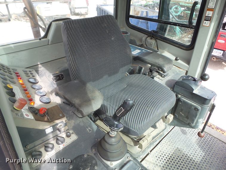 image for item DF0905 2004 John Deere 655C  Series II track loader