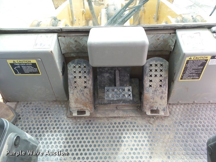 image for item DF0905 2004 John Deere 655C  Series II track loader