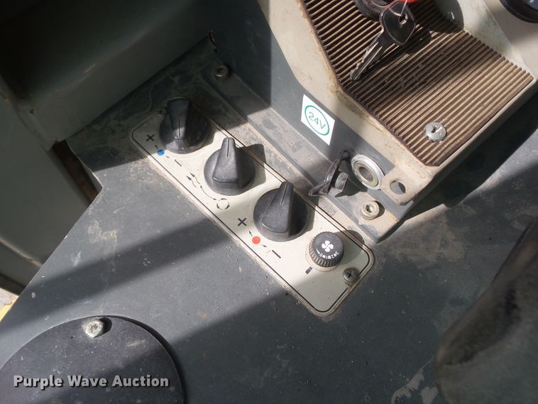 image for item DF0905 2004 John Deere 655C  Series II track loader