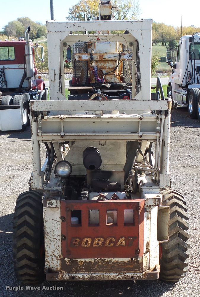 image for item DF0907 1974 Bobcat M-610  skid steer loader